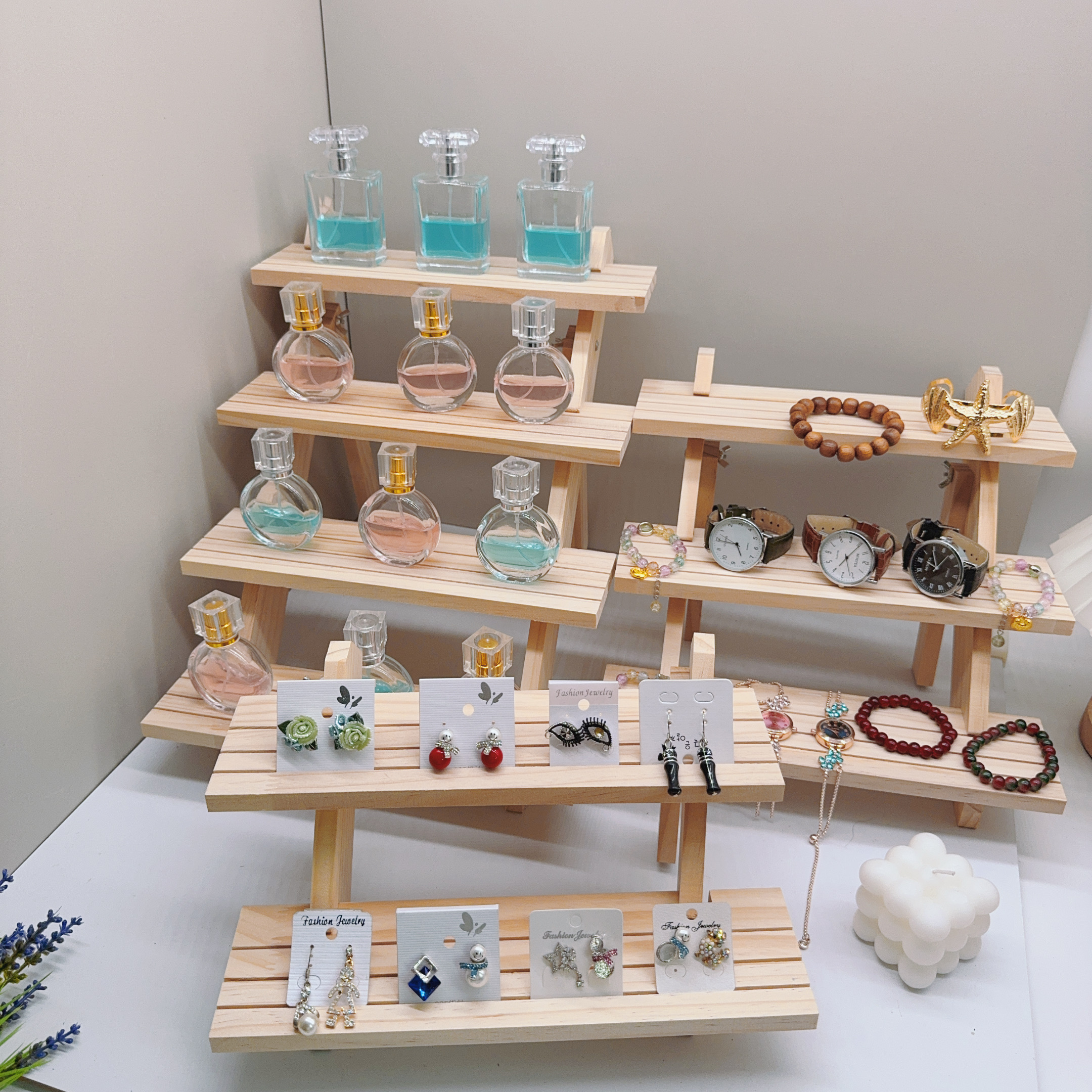 Supporto per perno dell'orecch - Display Risers Set recensione e prezzo